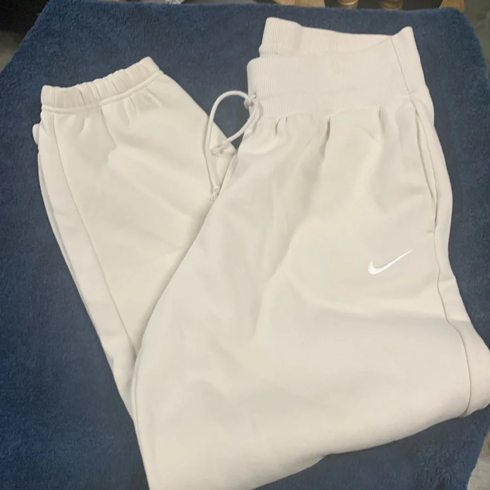 Nike - Picture 1 of 5